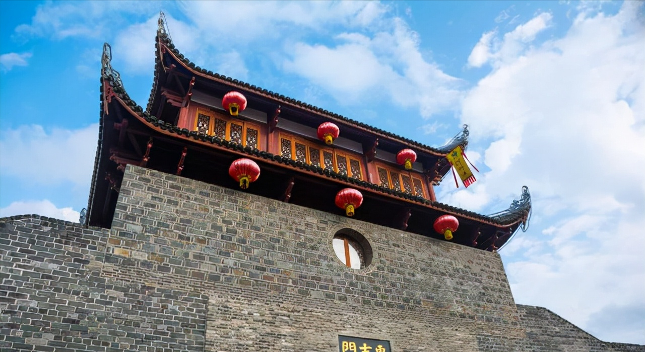 福建四座国家历史文化名城，泉州排第一，宋元时期为世界第一大港